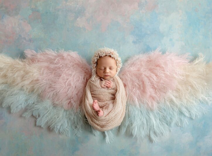 ozzfilm_newborn_dressed_as_an_angel_in_froggy_position_angel__73efed40-9546-427b-91b0-eba5a3635d49_1